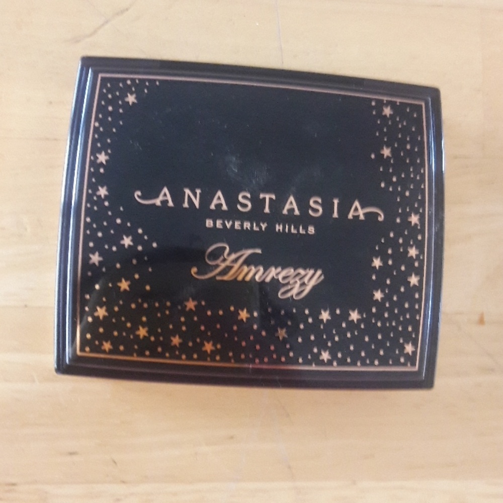 anastasia Beverly hills amrezy highlight